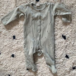Q by Quincy Mae footie one piece. Sage green with dark green trees. Size 6-12